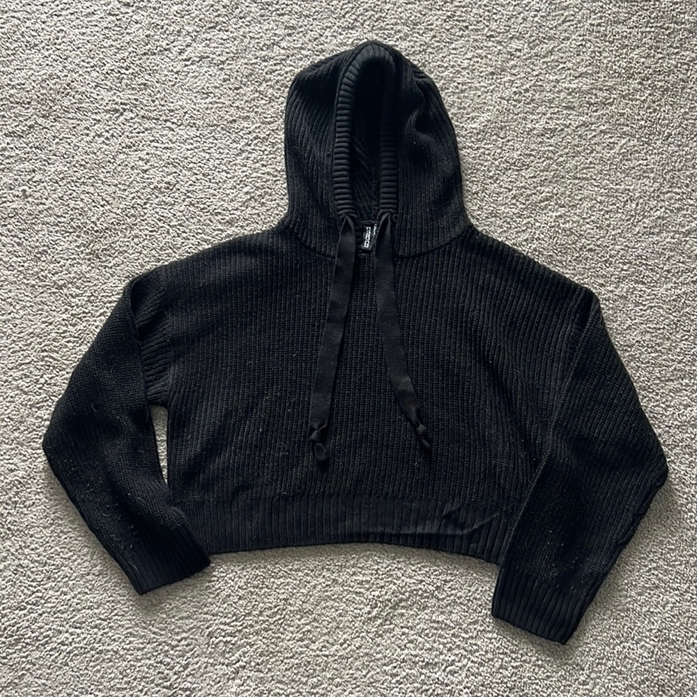 H&M Divided Cropped Sweater Hoodie
